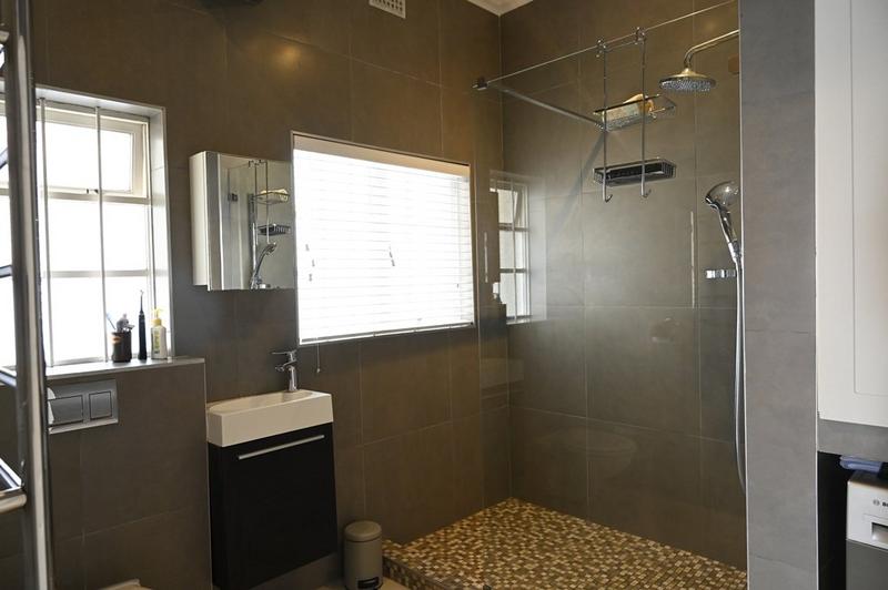 2 Bedroom Property for Sale in Tamboerskloof Western Cape